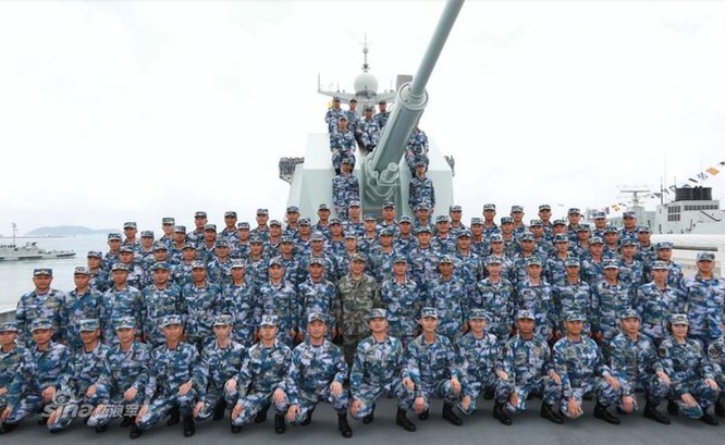 Hơn 10.000 quân, 48 chiến hạm Trung Quốc 'diễu võ" chưa từng có trên Biển Đông ảnh 2