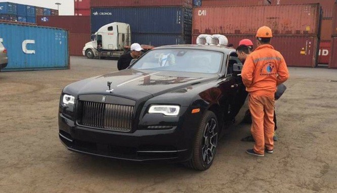 Siêu xe Rolls-Royce Wraith Black Badge bất ngờ có mặt tại Việt Nam - Ảnh 2