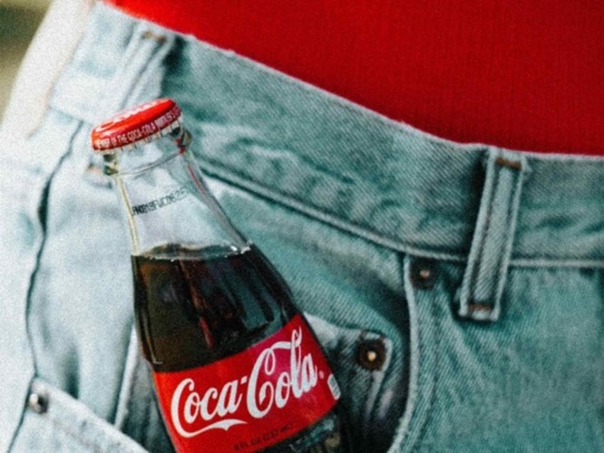 Bạn có biết tại sao nhãn hiệu Coca-Cola lại có màu đỏ? - Ảnh 1