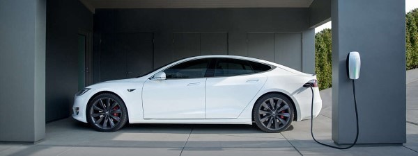 Tesla muốn lắp đặt bộ sạc tại các công ty cho nhân viên sạc xe điện - Ảnh 1