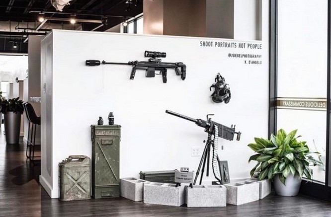 Dạo quanh bảo tàng vũ khí được làm từ máy ảnh và ống kính - Ảnh 2