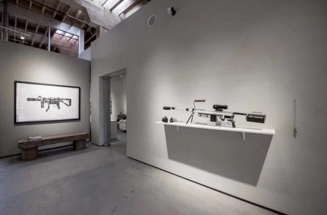 Dạo quanh bảo tàng vũ khí được làm từ máy ảnh và ống kính - Ảnh 5