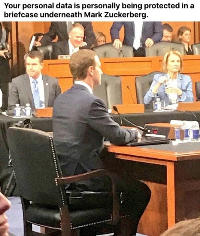 Cư dân mạng 'chế' ảnh gây cười về cuộc điều trần của Mark Zuckerberg trước Quốc hội ảnh 2