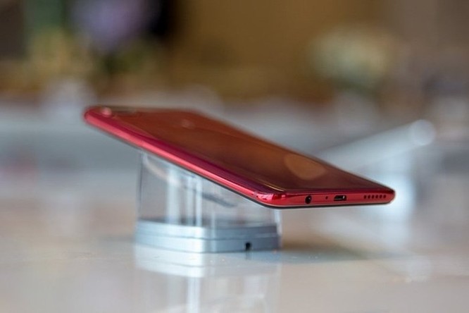 Oppo R15: Thiết kế giống iPhone X nhưng camera ấn tượng ảnh 9