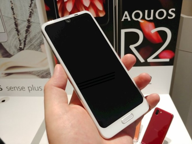 Trên tay Sharp Aquos R2: smartphone đầu tiên trên thế giới có thể quay video và chụp ảnh đồng thời thông qua camera góc rộng. ảnh 3
