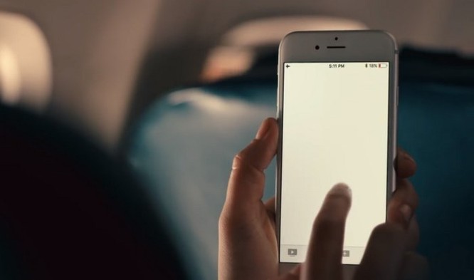 Samsung tung quảng cáo mới 'đá xoáy' Apple, anh chàng 'đầu tai thỏ' trở lại và lợi hại gấp đôi ảnh 3