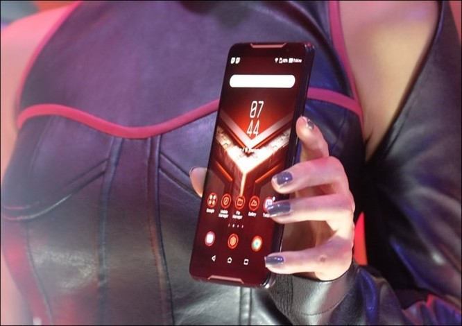 Hình ảnh chi tiết ROG Phone, smartphone chơi game đầu tiên của Asus ảnh 1