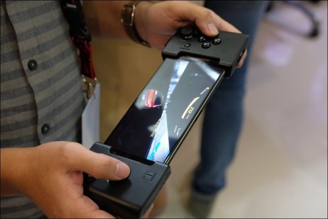 Hình ảnh chi tiết ROG Phone, smartphone chơi game đầu tiên của Asus ảnh 5