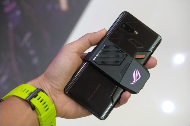 Hình ảnh chi tiết ROG Phone, smartphone chơi game đầu tiên của Asus ảnh 9