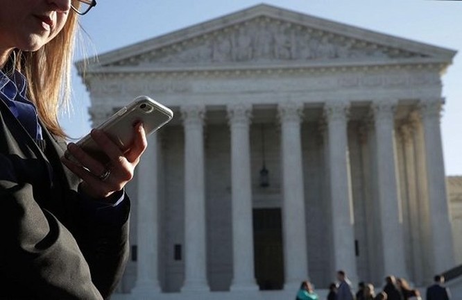 Mỹ: Cảnh sát phải có trát tòa mới được theo dõi dữ liệu điện thoại cá nhân ảnh 1