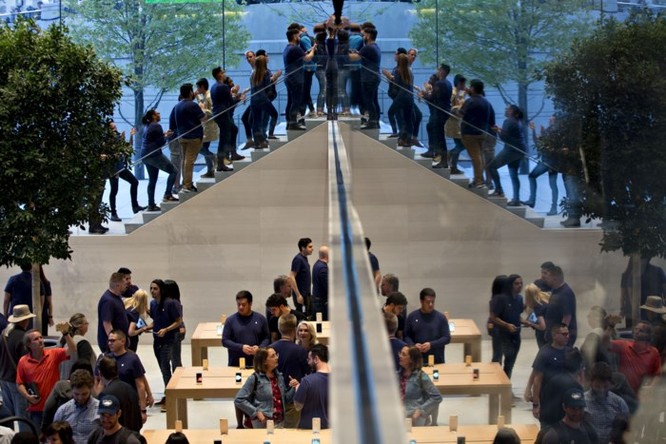 Giá iPhone sắp 'chạm nóc', Apple sẽ chọn gì làm 'đầu tàu' mới thúc đẩy kinh doanh? ảnh 1