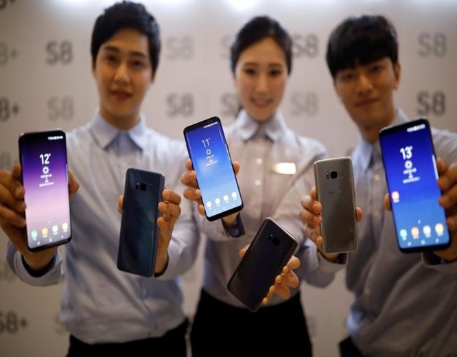 Smartphone Samsung sẽ bị sụt giá bán ảnh 2