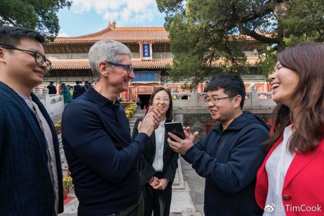 Tim Cook thân chinh tới Trung Quốc để 'níu kéo' khách hàng mua iPhone mới? ảnh 1