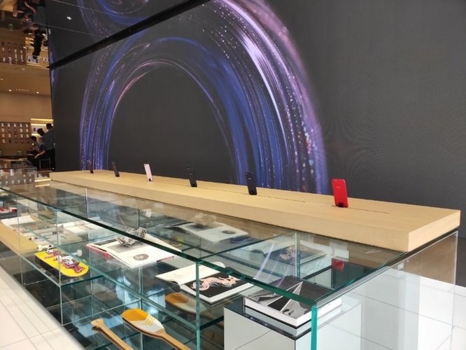 Bên trong cửa hàng cao cấp lớn nhất thế giới của Oppo tại Trung Quốc ảnh 6