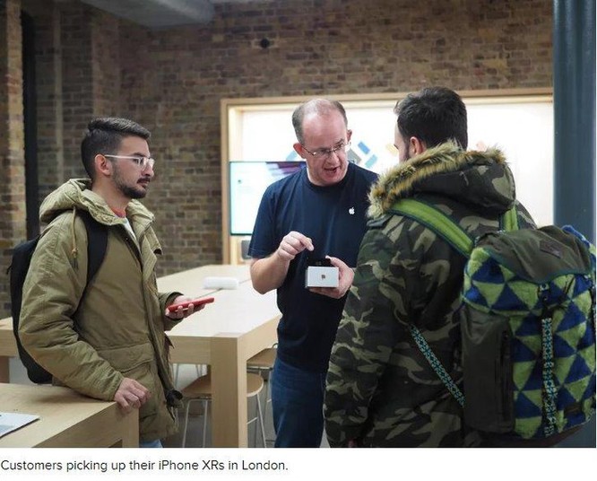Vì sao các Apple Store trở nên 'đìu hiu' trong ngày đầu mở bán iPhone XR? ảnh 2