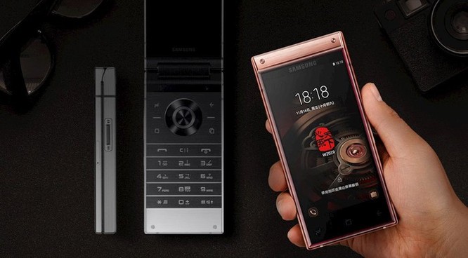 Điện thoại vỏ sò cao cấp Samsung W2019 trình làng, giá 63,6 triệu đồng ảnh 1