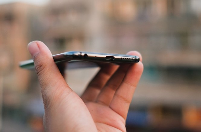 Chi tiết smartphone mỏng nhẹ nhất 2018 giá 11 triệu ở VN ảnh 2