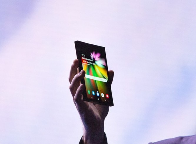 Nhiều smartphone màn hình gập giá nghìn USD sẽ ra mắt năm 2019 ảnh 2