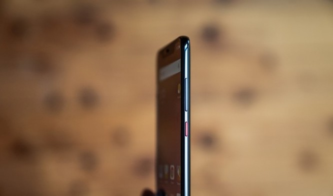 Huawei Mate 20 Pro đối đầu Mi 8 Pro: Đâu mới là lựa chọn? ảnh 11