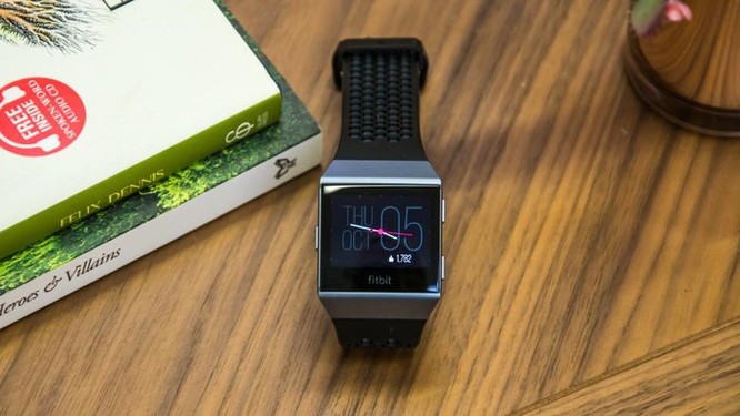Những mẫu smartwatch giảm giá mạnh cận Tết ảnh 3