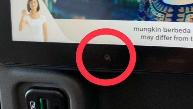 Khách tố máy bay của Singapore có camera ở lưng ghế ảnh 1