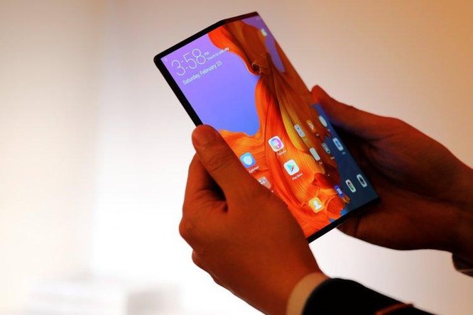 So sánh smartphone màn hình gập Samsung và Huawei ảnh 1