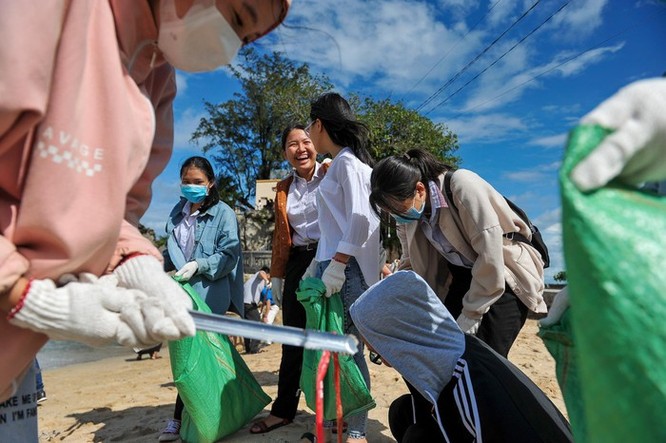 Hàng trăm bạn trẻ dọn rác ở Phú Quốc ảnh 7