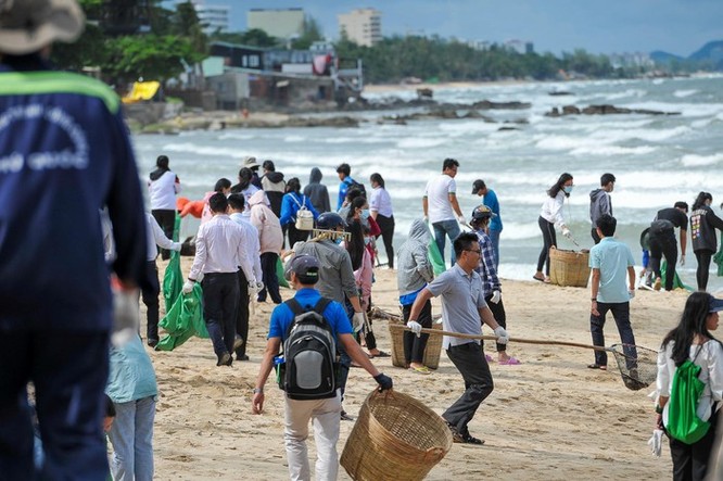 Hàng trăm bạn trẻ dọn rác ở Phú Quốc ảnh 5