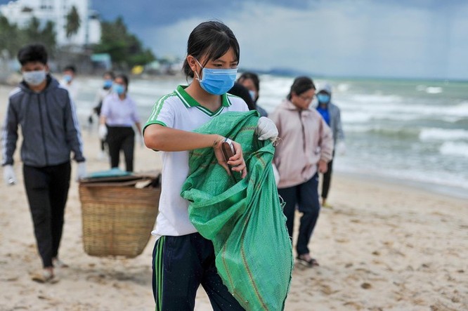 Hàng trăm bạn trẻ dọn rác ở Phú Quốc ảnh 10