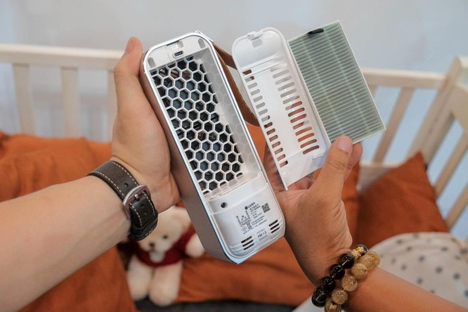 Chi tiết LG PuriCare Mini - máy lọc không khí nhỏ bằng chai nước ảnh 3