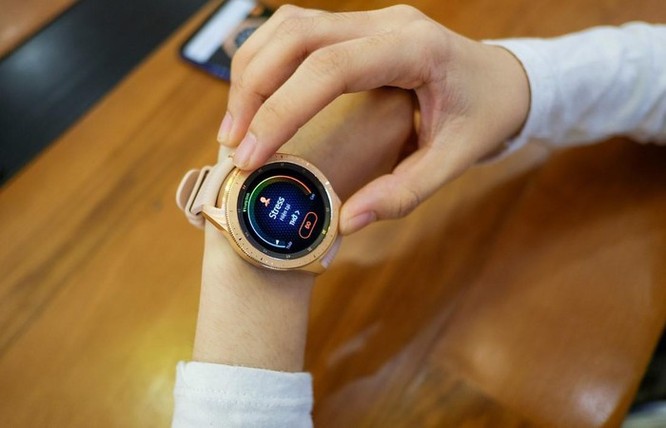 Samsung dọn hàng tồn, Galaxy Watch giảm giá gần 3,5 triệu đồng ảnh 1