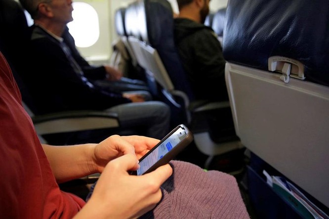 Điện thoại di động có thể làm rơi máy bay Boeing 737 và 777 ảnh 3