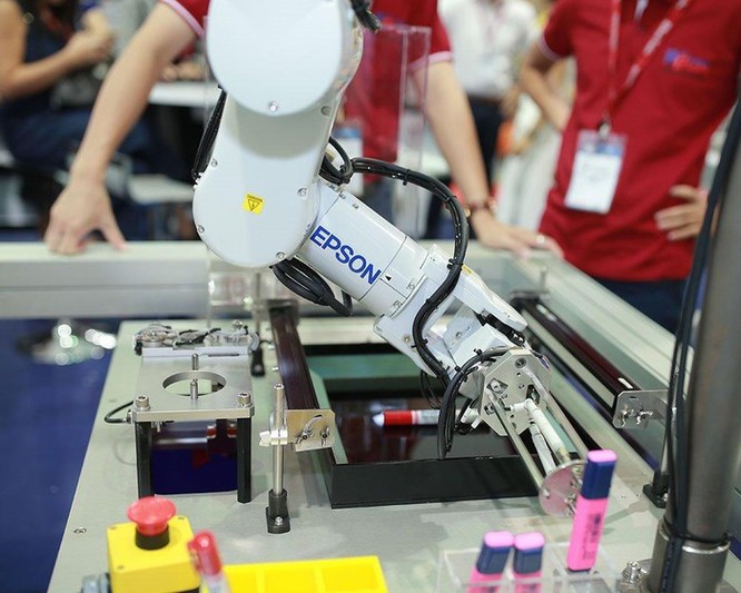 Không chỉ có máy chiếu và máy in, Epson còn đưa robot công nghiệp vào Việt Nam ảnh 1