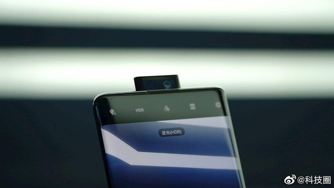 Vivo ra mắt smartphone 5G với 'màn hình thác nước' đầu tiên ảnh 3