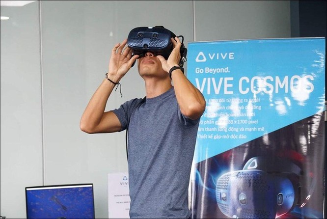 HTC giới thiệu kính thực tế ảo Vive Cosmos tại Việt Nam ảnh 1