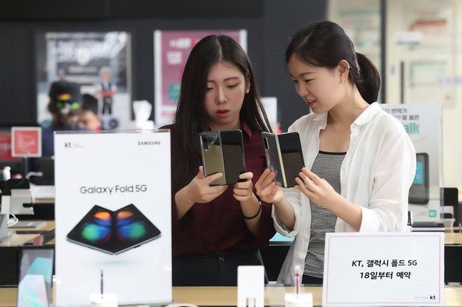 Samsung kỳ vọng doanh số Galaxy Fold sẽ tăng gấp 10 lần vào năm sau ảnh 1