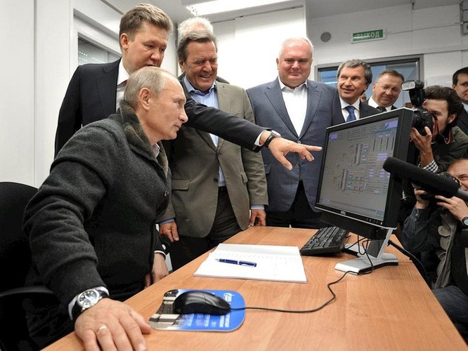 Tổng thống Putin vẫn đang dùng máy tính chạy Windows XP ảnh 1
