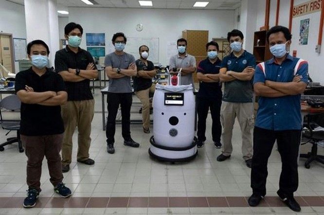 Robot Medibot hỗ trợ cuộc chiến chống COVID-19 tại Malaysia ảnh 1