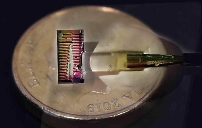 Úc sử dụng chip quang để đạt tốc độ dữ liệu kỷ lục lên tới 44 Tbps ảnh 1