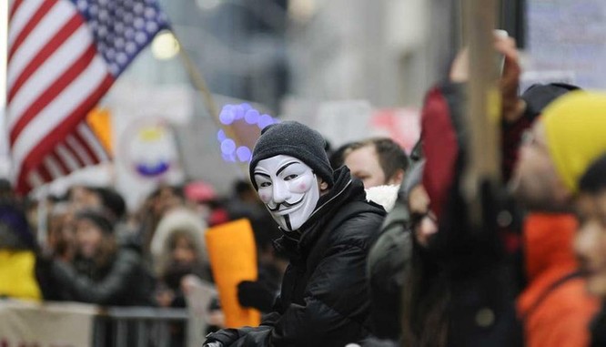 Anonymous trở lại ảnh 1