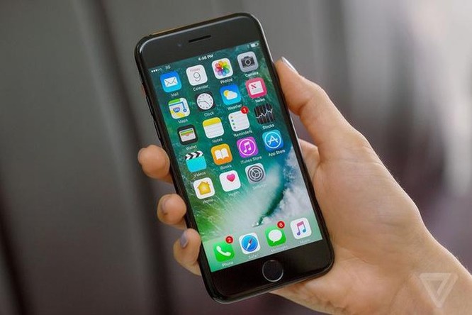 Hàng loạt iPhone chính hãng bị 'khai tử' ở Việt Nam ảnh 2