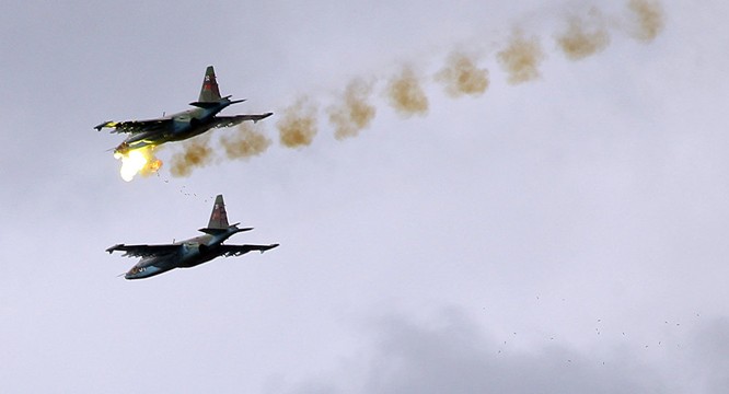 Cường kích Su-24 Nga tấn công phiến quân trên chiến trường Syria
