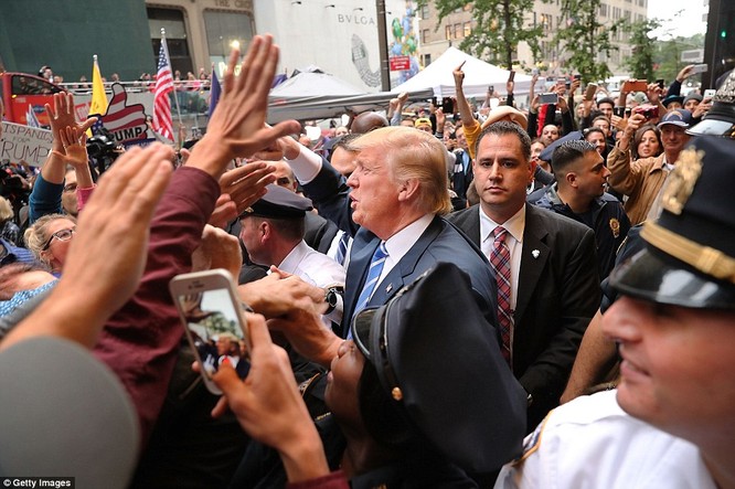 Ông Trump phát biểu tại New York, tuyên bố không bao giờ từ bỏ cuộc đua tổng thống