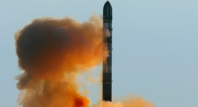 Tên lửa Sarmat của Nga rời bệ phóng