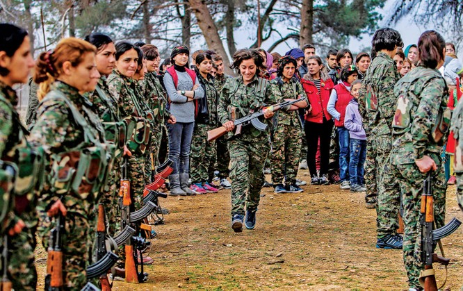 Nữ chiến binh người Kurd tham gia chiến đấu với mong muốn thành lập một quốc gia riêng của người Kurd