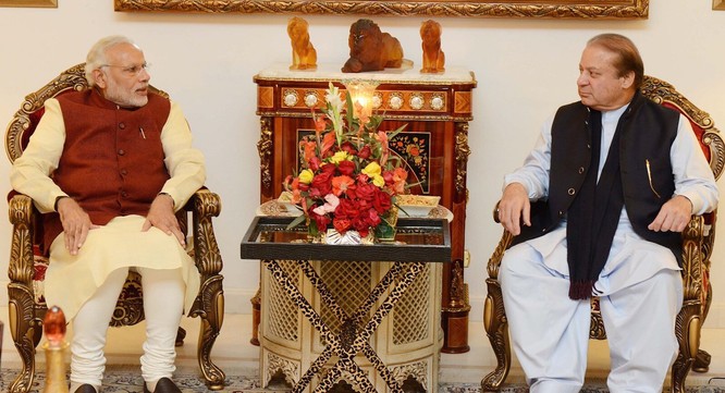 Thủ tướng Ấn Độ Narendra Modo và thủ tướng Pakistan Nawzaz Sharif