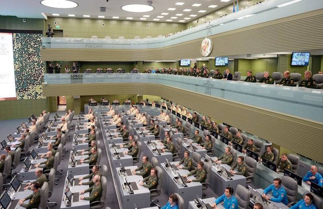 Tổng thống Putin trong một cuộc thị sát Trung tâm điều hành tác chiến Bộ Quốc phòng Nga