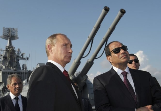 Ông Putin và tổng thống Ai Cập Sisi tại một sự kiện