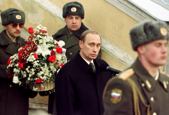 Ông Putin thời điểm tháng 2/2000