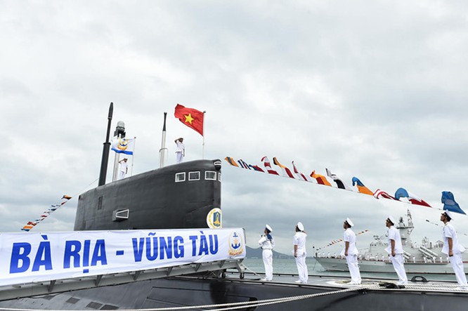 Hải quân Việt Nam vừa tiếp nhận chiếc tàu Kilo cuối cùng trong hợp đồng 6 tàu ngầm Kilo mua của Nga
